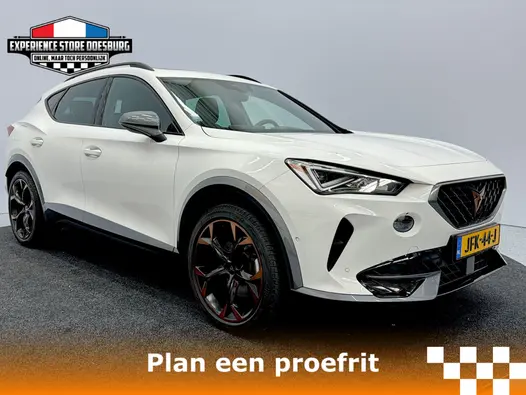 CUPRA Formentor e-Hybrid 1.4 TSI DSG 204PK Met het panoramadak open en de stille kracht van de e-Hybrid beleef je elke rit in deze Cupra Formentor als een mini-vakantie